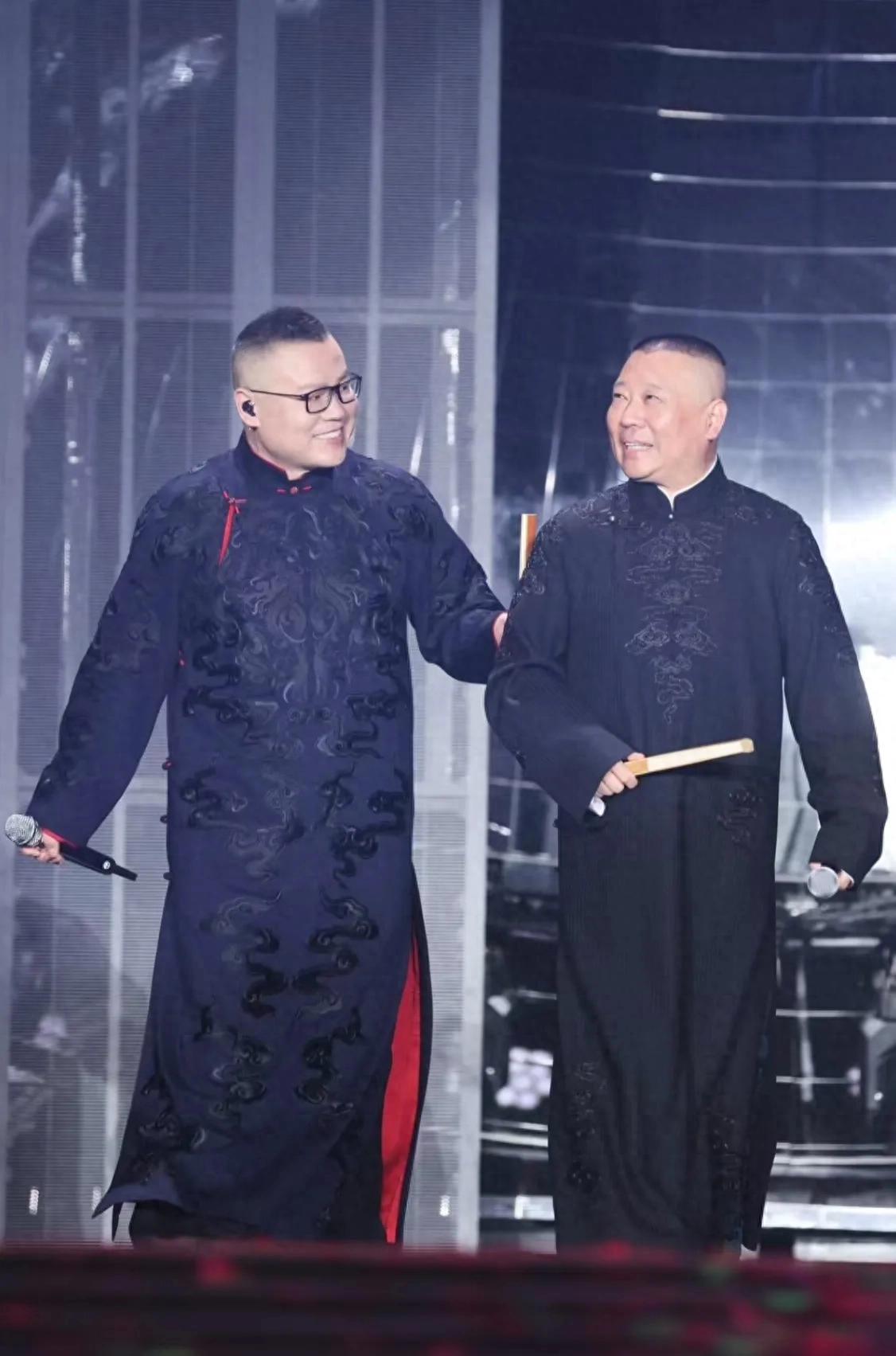郭德纲岳云鹏十年演唱会_德云社师徒情深演出细节_德云社十周年专场演出